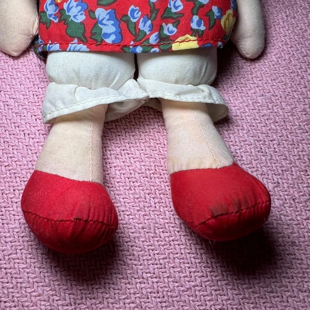 Vintage 1992 Commonwealth Toy Rag Doll Blonde Curly Hair‎ Floral Dress 12 Inch